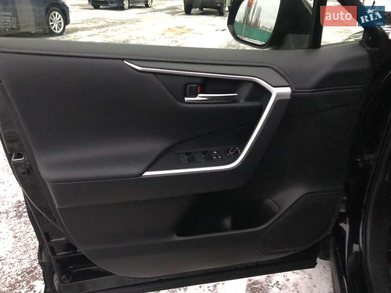 Внедорожник / Кроссовер Toyota RAV4 2020 в Киеве