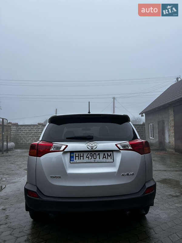 Внедорожник / Кроссовер Toyota RAV4 2013 в Раздельной