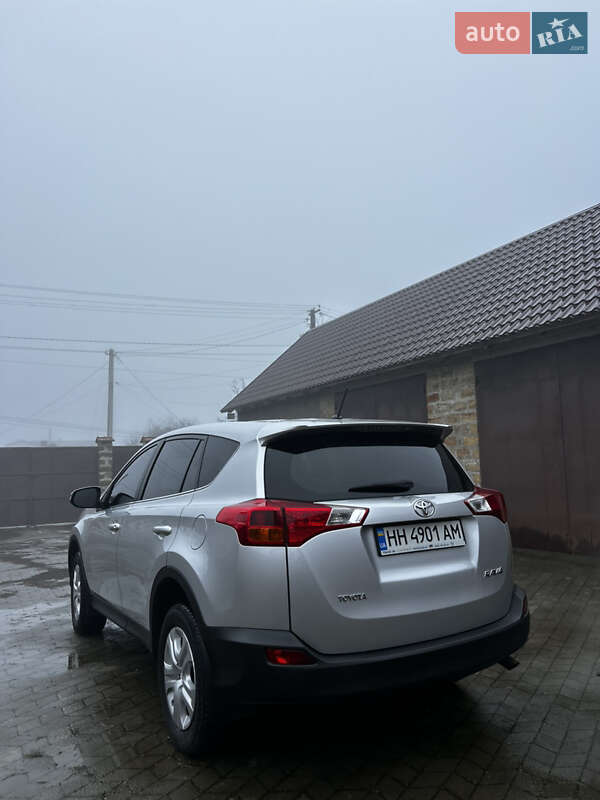 Внедорожник / Кроссовер Toyota RAV4 2013 в Раздельной