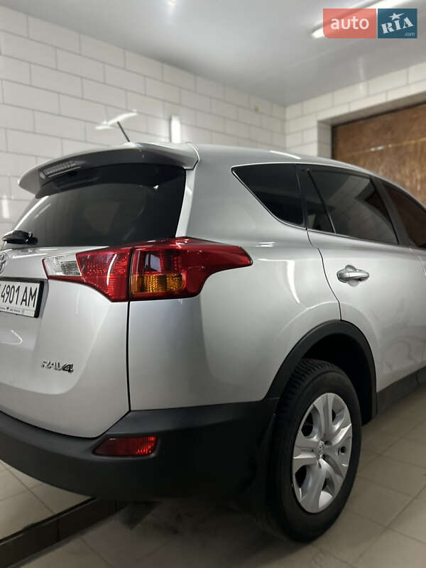 Внедорожник / Кроссовер Toyota RAV4 2013 в Раздельной