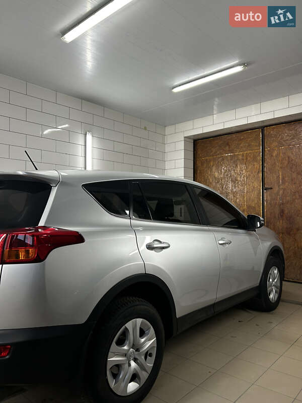 Внедорожник / Кроссовер Toyota RAV4 2013 в Раздельной