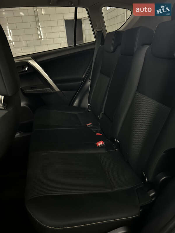 Внедорожник / Кроссовер Toyota RAV4 2013 в Раздельной