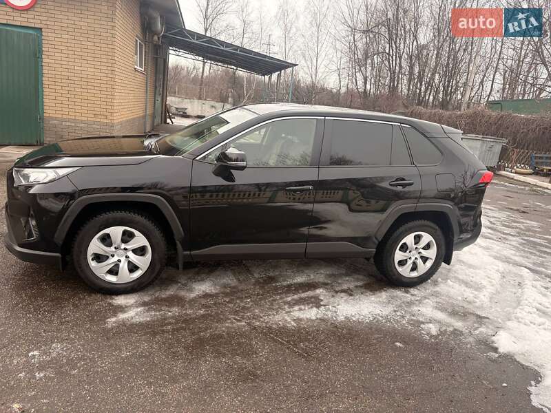 Позашляховик / Кросовер Toyota RAV4 2021 в Кривому Розі