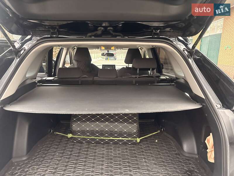 Позашляховик / Кросовер Toyota RAV4 2021 в Кривому Розі