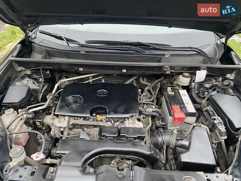 Позашляховик / Кросовер Toyota RAV4 2021 в Кривому Розі