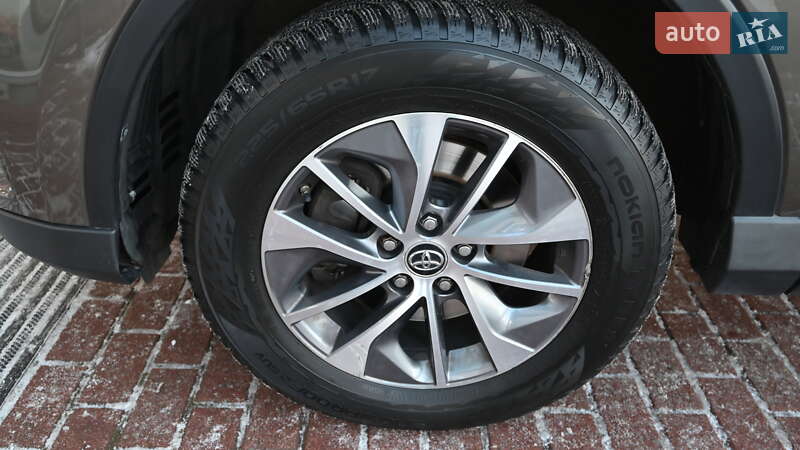 Позашляховик / Кросовер Toyota RAV4 2017 в Києві