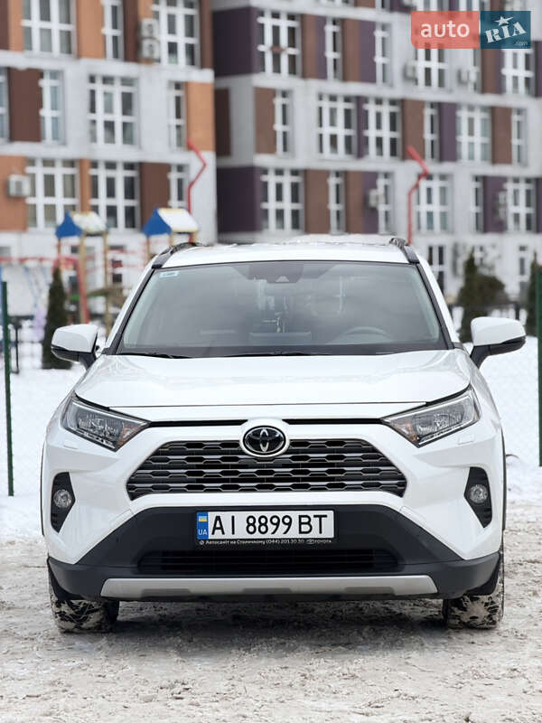 Позашляховик / Кросовер Toyota RAV4 2020 в Києві