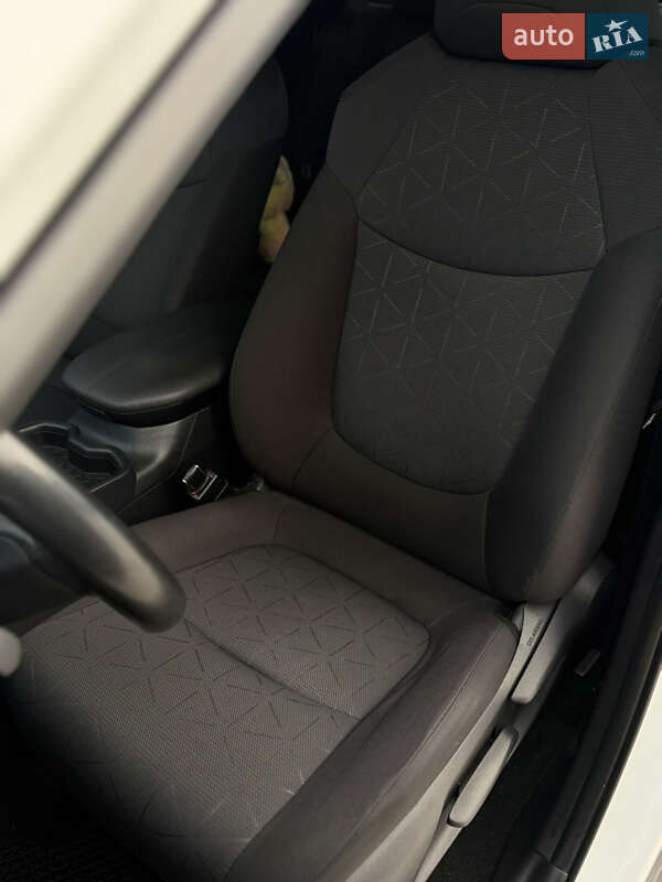 Позашляховик / Кросовер Toyota RAV4 2020 в Києві