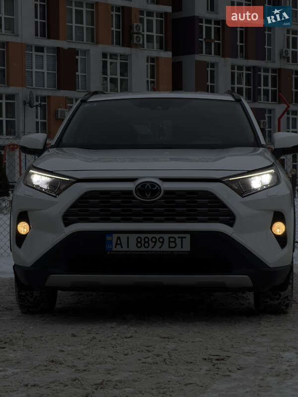 Позашляховик / Кросовер Toyota RAV4 2020 в Києві