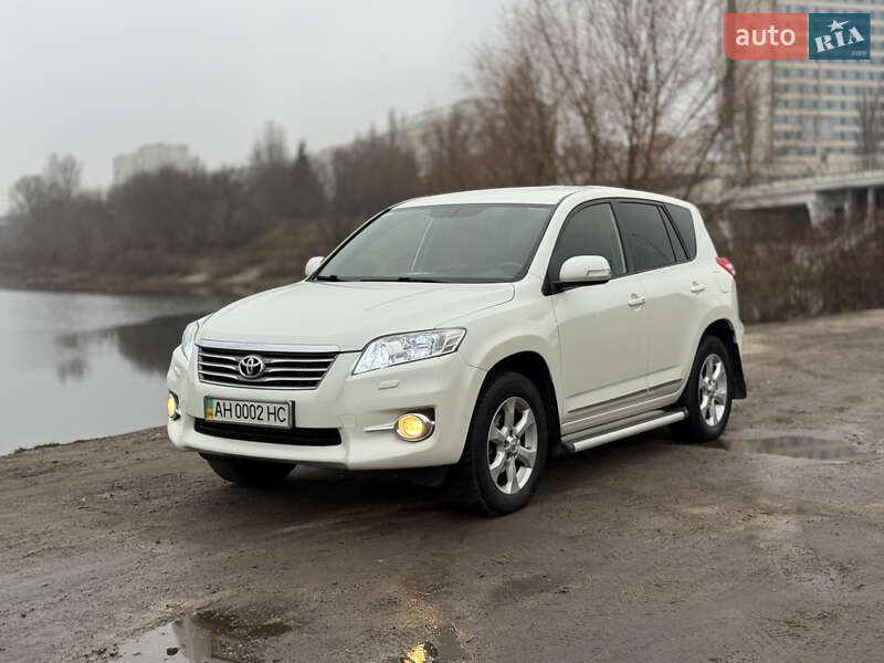 Позашляховик / Кросовер Toyota RAV4 2011 в Києві