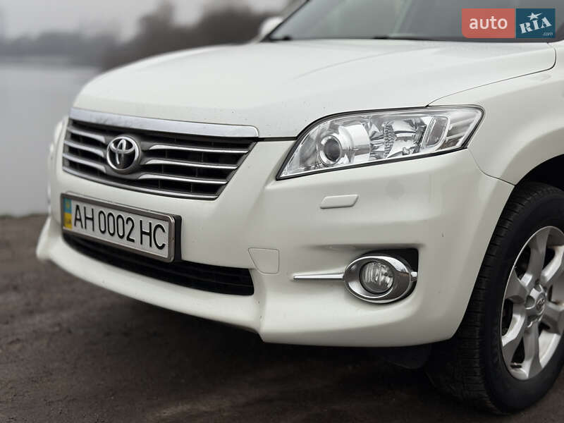 Позашляховик / Кросовер Toyota RAV4 2011 в Києві