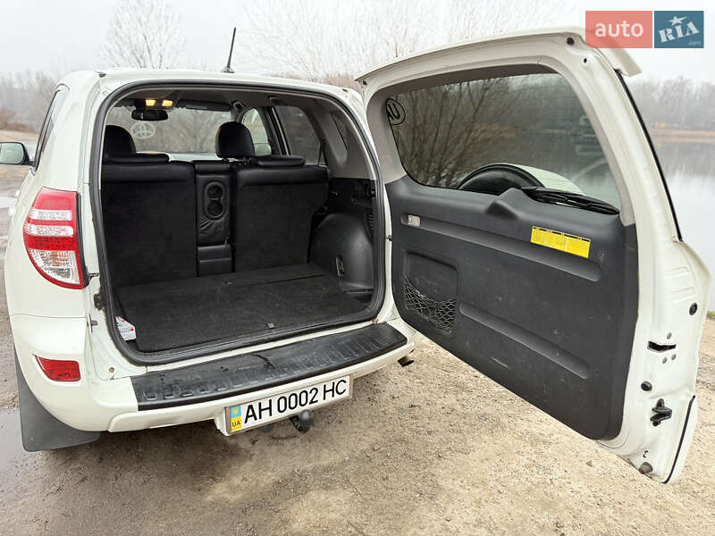 Позашляховик / Кросовер Toyota RAV4 2011 в Києві