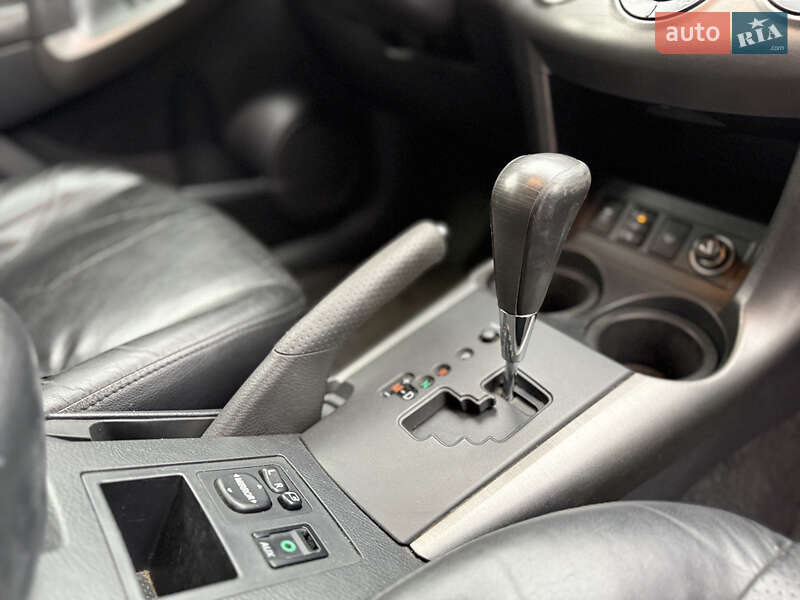 Позашляховик / Кросовер Toyota RAV4 2011 в Києві