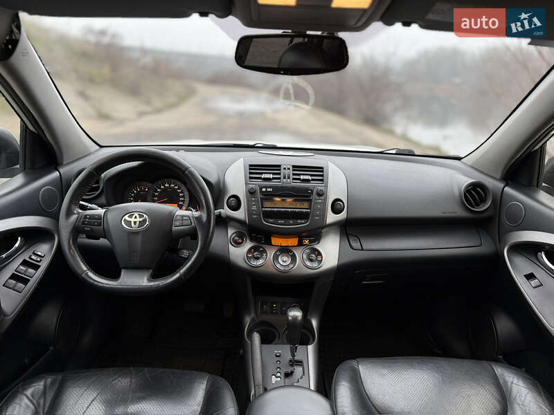 Позашляховик / Кросовер Toyota RAV4 2011 в Києві