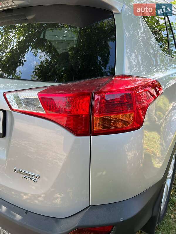 Внедорожник / Кроссовер Toyota RAV4 2015 в Шептицькому