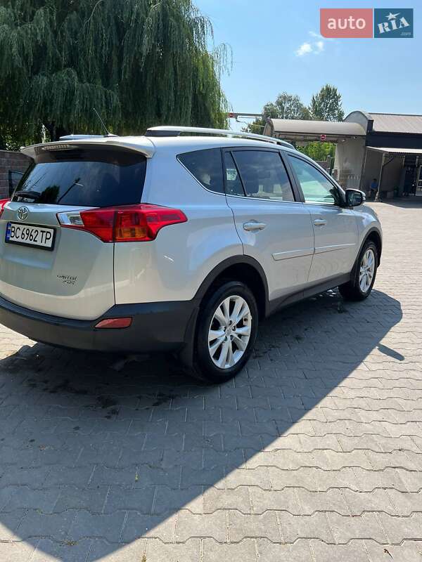 Внедорожник / Кроссовер Toyota RAV4 2015 в Шептицькому