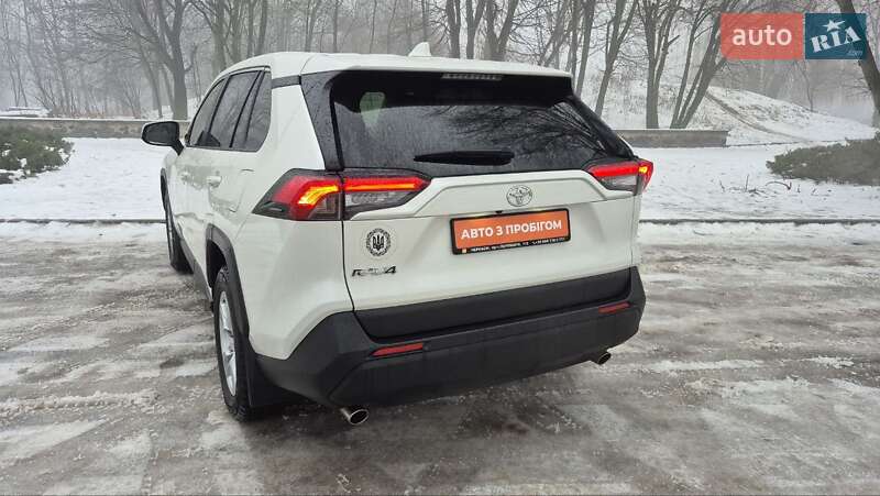 Позашляховик / Кросовер Toyota RAV4 2021 в Черкасах