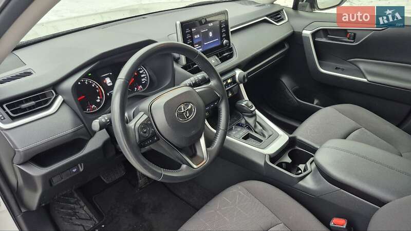Позашляховик / Кросовер Toyota RAV4 2021 в Черкасах