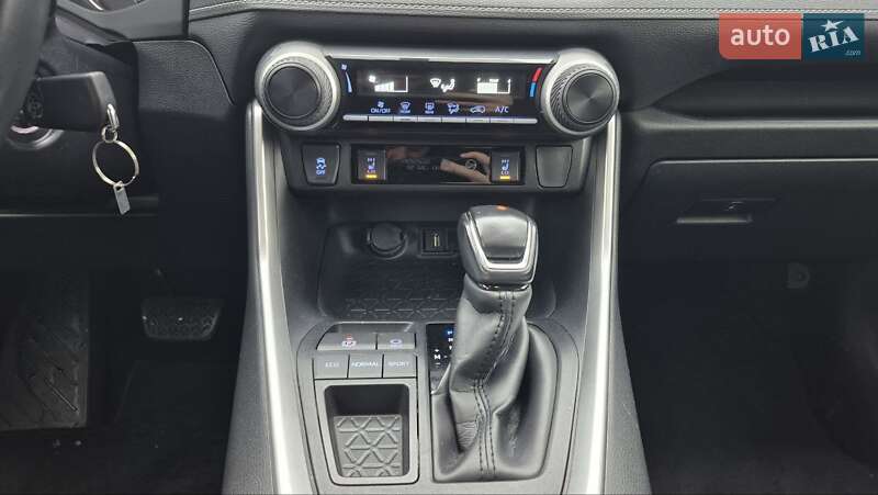 Позашляховик / Кросовер Toyota RAV4 2021 в Черкасах