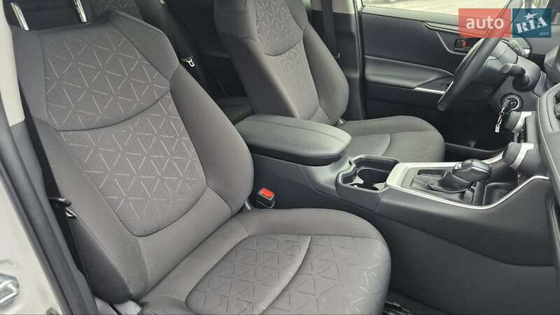 Позашляховик / Кросовер Toyota RAV4 2021 в Черкасах