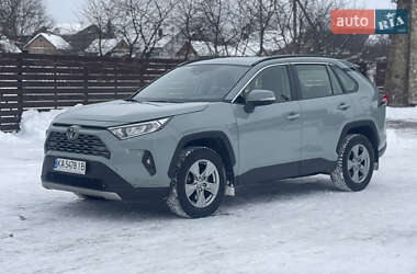 Позашляховик / Кросовер Toyota RAV4 2022 в Рівному