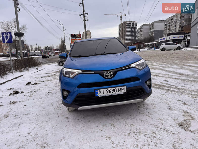 Внедорожник / Кроссовер Toyota RAV4 2016 в Киеве