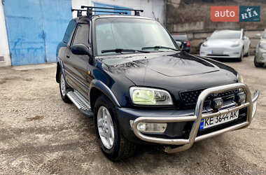 Внедорожник / Кроссовер Toyota RAV4 1998 в Каменском