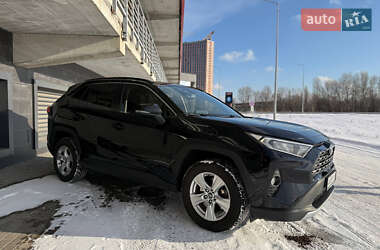 Внедорожник / Кроссовер Toyota RAV4 2019 в Киеве