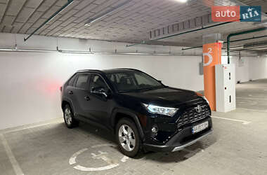 Внедорожник / Кроссовер Toyota RAV4 2019 в Киеве