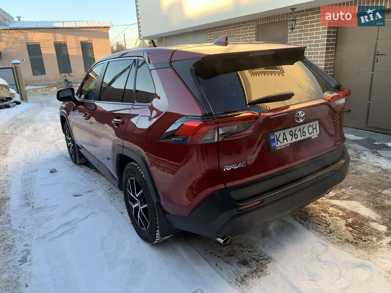 Внедорожник / Кроссовер Toyota RAV4 2019 в Киеве
