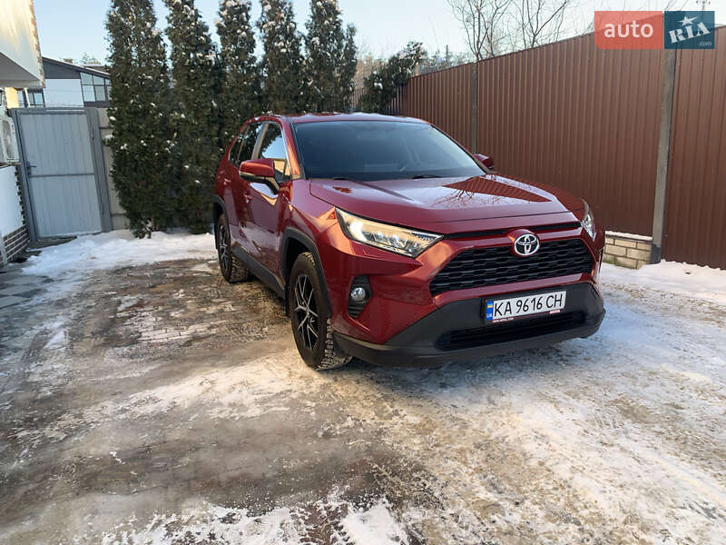 Внедорожник / Кроссовер Toyota RAV4 2019 в Киеве