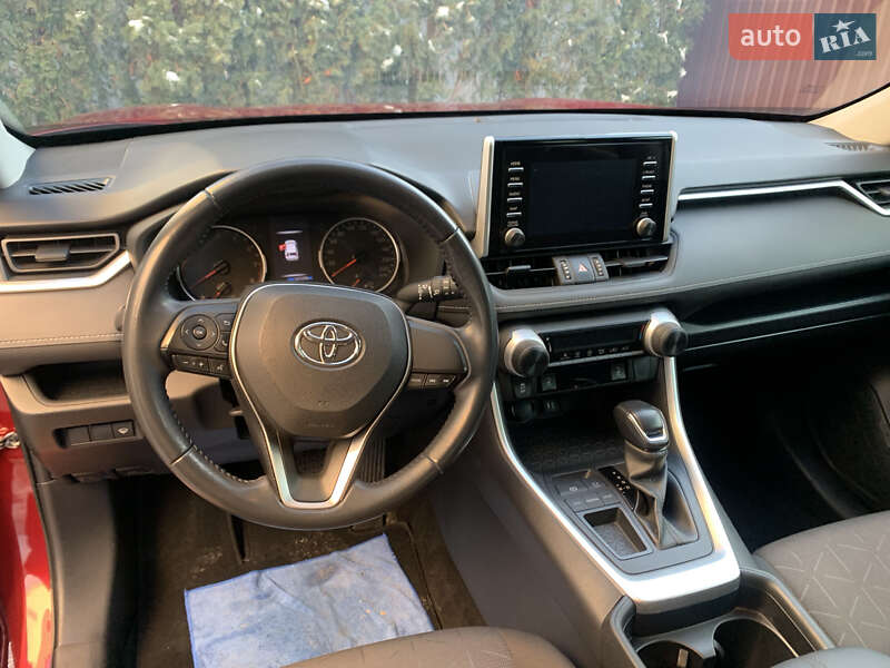 Внедорожник / Кроссовер Toyota RAV4 2019 в Киеве