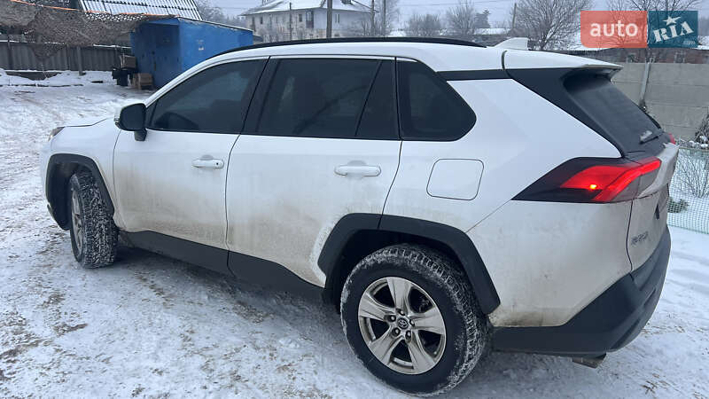 Внедорожник / Кроссовер Toyota RAV4 2020 в Мерефа