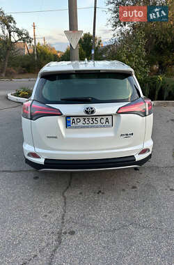 Позашляховик / Кросовер Toyota RAV4 2017 в Дніпрі