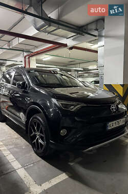 Внедорожник / Кроссовер Toyota RAV4 2017 в Киеве