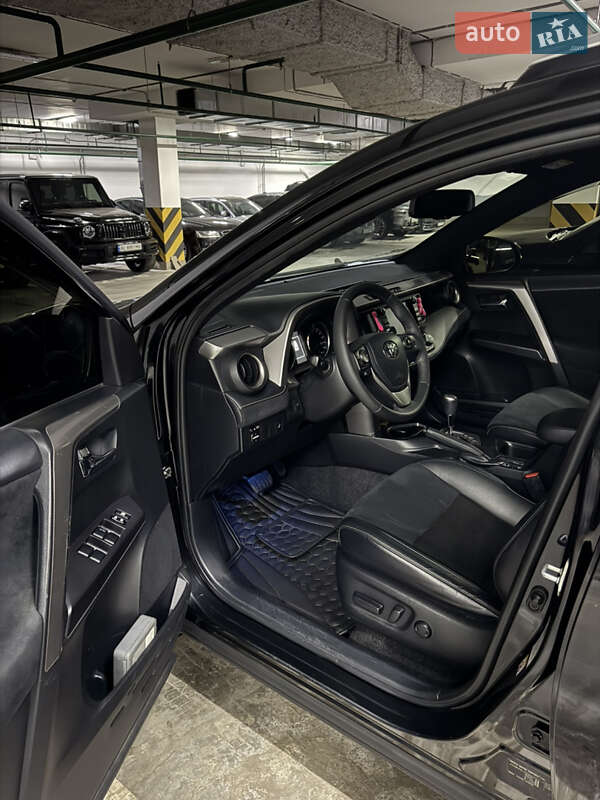 Внедорожник / Кроссовер Toyota RAV4 2017 в Киеве