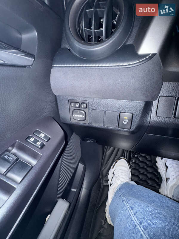 Внедорожник / Кроссовер Toyota RAV4 2017 в Киеве