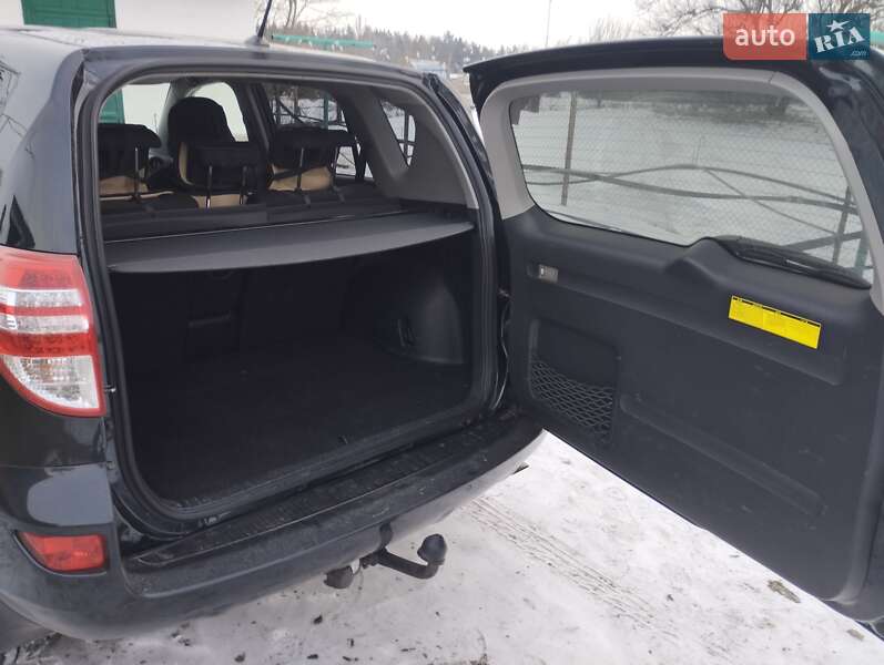 Позашляховик / Кросовер Toyota RAV4 2011 в Золотоноші