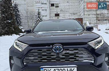 Позашляховик / Кросовер Toyota RAV4 2019 в Рівному