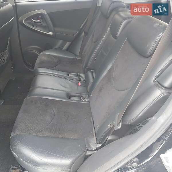 Внедорожник / Кроссовер Toyota RAV4 2011 в Киеве