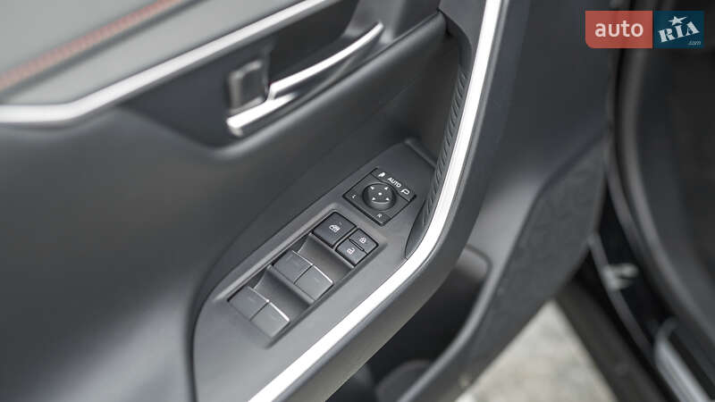 Внедорожник / Кроссовер Toyota RAV4 2024 в Львове