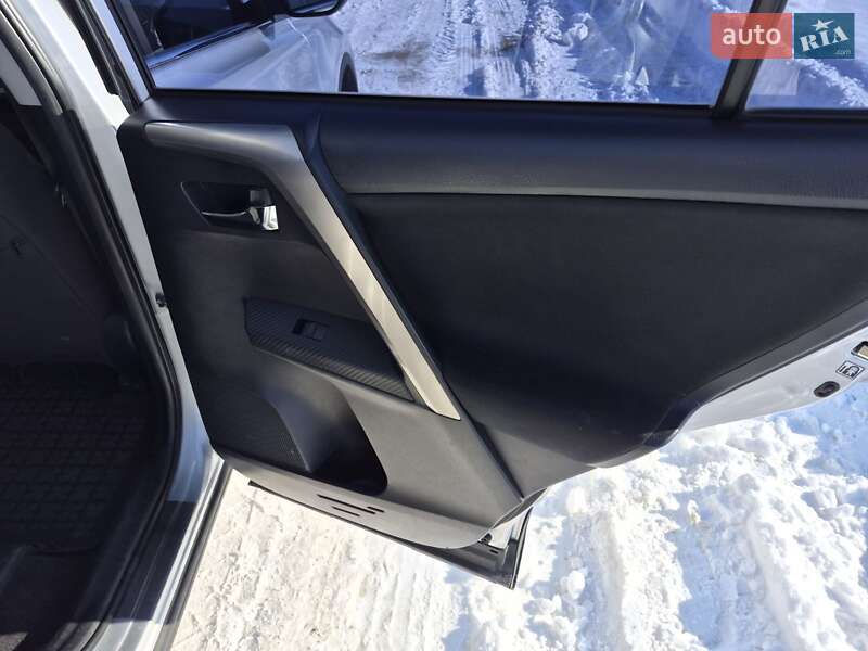 Внедорожник / Кроссовер Toyota RAV4 2013 в Ивано-Франковске