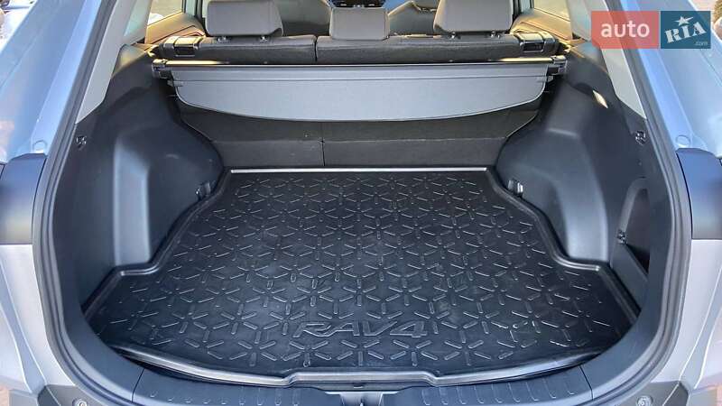 Внедорожник / Кроссовер Toyota RAV4 2024 в Хмельницком