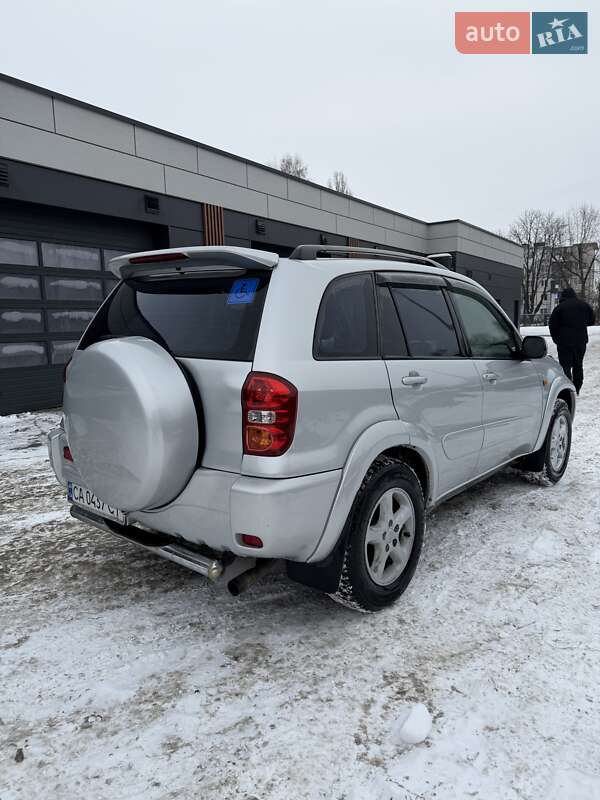 Внедорожник / Кроссовер Toyota RAV4 2001 в Черкассах