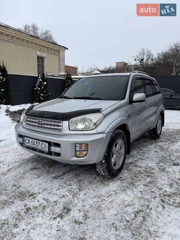 Внедорожник / Кроссовер Toyota RAV4 2001 в Черкассах