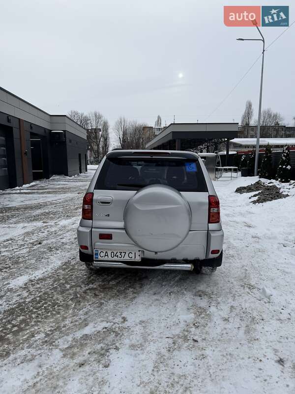 Внедорожник / Кроссовер Toyota RAV4 2001 в Черкассах