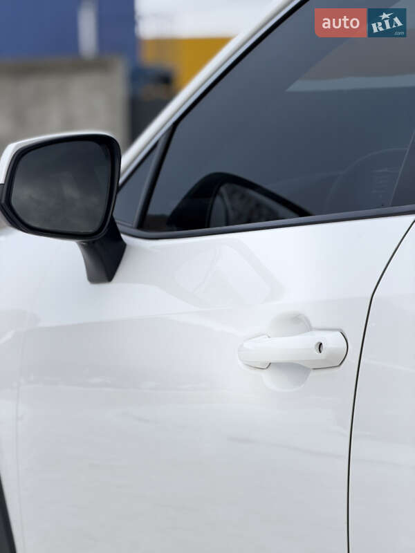 Внедорожник / Кроссовер Toyota RAV4 2020 в Киеве