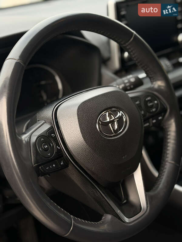 Внедорожник / Кроссовер Toyota RAV4 2020 в Киеве