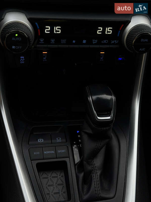 Внедорожник / Кроссовер Toyota RAV4 2020 в Киеве