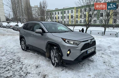 Внедорожник / Кроссовер Toyota RAV4 2020 в Киеве